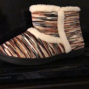 Snow boots — brand new never worn sz large